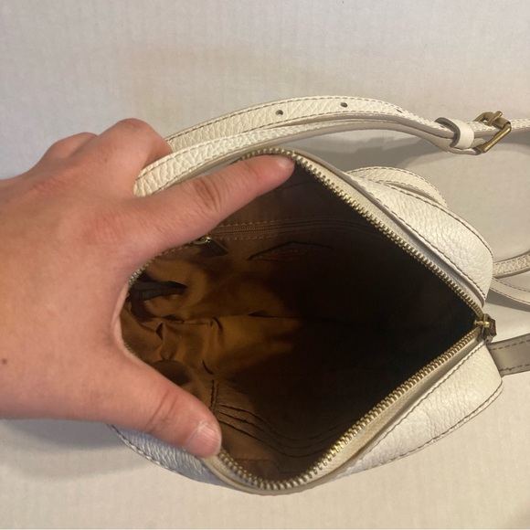 Small Fossil White Leather Over the Shoulder Cross Body Bag - Picture 8 of 9